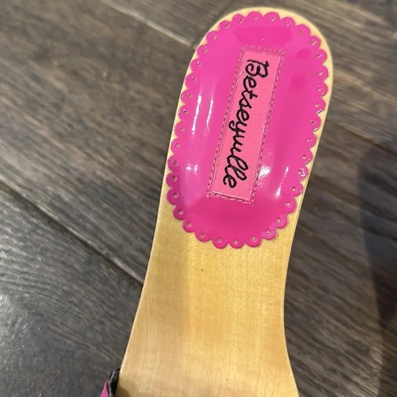 Betseyville Barbiecore wooden kitten heels - Picture 3 of 5